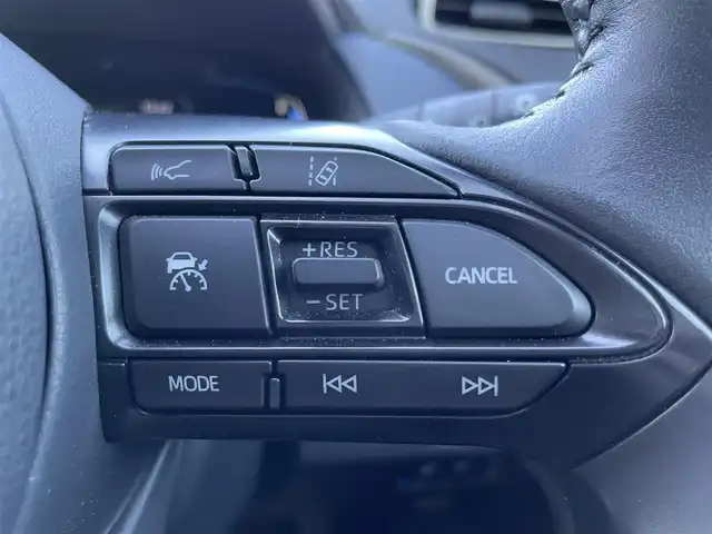 トヨタ アクア Z 東京都 2022(令4)年 0.9万km ブラスゴールドメタリック 純正10.5インチ大型ナビ/・AppleCarplay/・AndroidAuto/・Miracast/・Bluetooth接続/・フルセグTV/Toyota Safety Sense/・PCS(プリクラッシュセーフティー)/・LTA(レーントレーシングアシスト)/・RSA(ロードサインアシスト)/レーダークルーズコントロール（全車速追従機能付き）/BSM(ブラインドスポットモニター)/RCTA(リアクロストラフィックアラート)/PKSB(パーキングサポートブレーキ)/AHB(オートマチックハイビーム)/先行車発進告知機能/クリアランスソナー/ドライブレコーダ（F-CAM））/全方位モニター/ビルトインETC/レーダー探知（Yupiteru））/純正フロアマット/純正15インチアルミホイール/D席パワーシート/シートヒーター/ハンドルヒーター/100V充電/スマートキー/スペアキー/４WD/保証書/取扱説明書