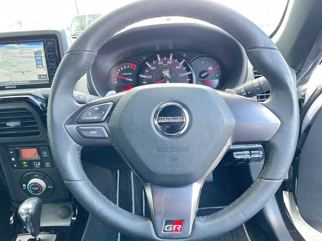 トヨタ コペン GRスポーツ 山口県 2022(令4)年 1.8万km パールホワイトⅢ ケンウッドSDナビ/　DTV/BT/DVD/iPod/HDMI/【MDV-S709W】/前席シートヒーター/バックカメラ/アイドリングストップ/ケンウッドドライブレコーダー前後/【DRV-MR480D】/社外リアウイング/社外16インチアルミ/純正ETC/プッシュスタート/スマートキー