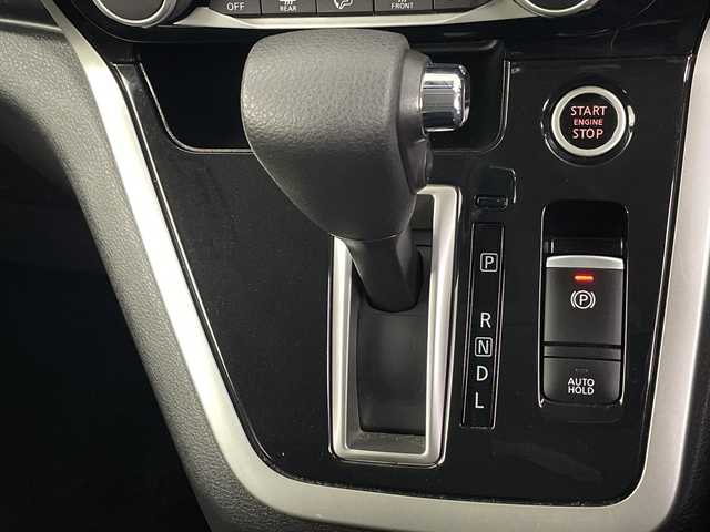 日産 セレナ ハイウェイスターVセレクションⅡ 埼玉県 2019(令1)年 4.6万km ブリリアントホワイトパール フリップダウンモニター/プロパイロット　/純正ナビ　/全方位カメラ/両側電動スライドドア　/衝突軽減ブレーキ　/駐車支援システム/レーンキープアシスト　/コーナーセンサー　/ビルトインＥＴＣ　/ドライブレコーダー　/純正フロアマット　/標識認識