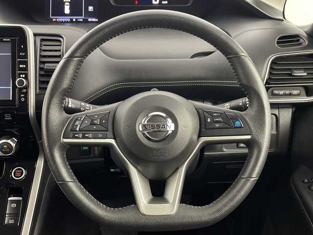 日産 セレナ ハイウェイスターVセレクションⅡ 埼玉県 2019(令1)年 4.6万km ブリリアントホワイトパール フリップダウンモニター/プロパイロット　/純正ナビ　/全方位カメラ/両側電動スライドドア　/衝突軽減ブレーキ　/駐車支援システム/レーンキープアシスト　/コーナーセンサー　/ビルトインＥＴＣ　/ドライブレコーダー　/純正フロアマット　/標識認識