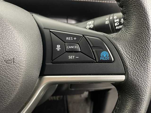 日産 セレナ ハイウェイスターVセレクションⅡ 埼玉県 2019(令1)年 4.6万km ブリリアントホワイトパール フリップダウンモニター/プロパイロット　/純正ナビ　/全方位カメラ/両側電動スライドドア　/衝突軽減ブレーキ　/駐車支援システム/レーンキープアシスト　/コーナーセンサー　/ビルトインＥＴＣ　/ドライブレコーダー　/純正フロアマット　/標識認識