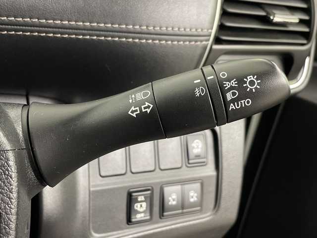 日産 セレナ ハイウェイスターVセレクションⅡ 埼玉県 2019(令1)年 4.6万km ブリリアントホワイトパール フリップダウンモニター/プロパイロット　/純正ナビ　/全方位カメラ/両側電動スライドドア　/衝突軽減ブレーキ　/駐車支援システム/レーンキープアシスト　/コーナーセンサー　/ビルトインＥＴＣ　/ドライブレコーダー　/純正フロアマット　/標識認識