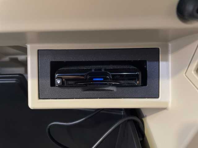 トヨタ ランドクルーザー プラド TX Lパッケージ 秋田県 2021(令3)年 4万km ホワイトパールクリスタルシャイン ・禁煙車両/・４WD/・純正ナビ/・フルセグTV（CD・DVD再生可）/・Bluetooth/・バックカメラ/・サンルーフ/・前席パワーシート/・前席シートヒーター/・レザーシート/・ETC/・追従式クルーズコントロール/・前後コーナーセンサー/・夏タイヤ積込み