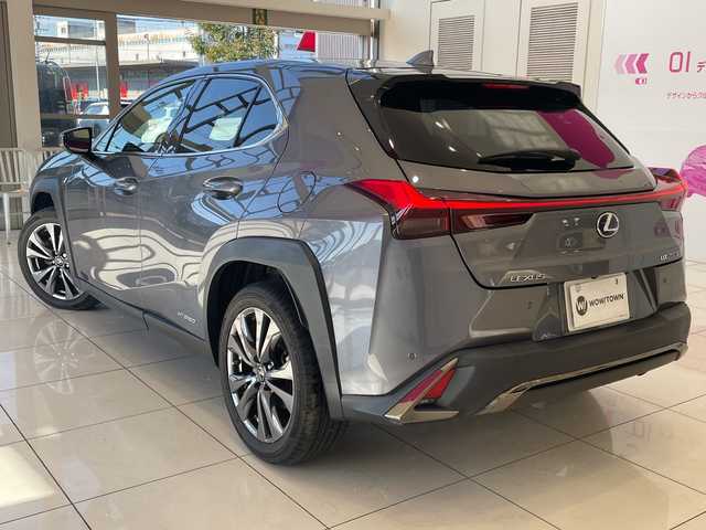 レクサス ＵＸ 250h Fスポーツ 埼玉県 2019(平31)年 2.5万km マーキュリーグレーマイカ 衝突軽減ブレーキ /純正ナビ/　CD/DVD/BT/フルセグ /バック/フロント/サイドカメラ /パワーバックドア /レーダークルーズコントロール /LED /革シート /メモリーシート /シートヒーター /ワイヤレス充電 /ステアリングヒーター/パドルシフト /純正ETC2.0 /禁煙