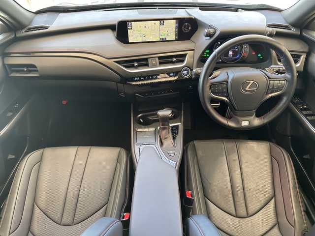レクサス ＵＸ 250h Fスポーツ 埼玉県 2019(平31)年 2.5万km マーキュリーグレーマイカ 衝突軽減ブレーキ /純正ナビ/　CD/DVD/BT/フルセグ /バック/フロント/サイドカメラ /パワーバックドア /レーダークルーズコントロール /LED /革シート /メモリーシート /シートヒーター /ワイヤレス充電 /ステアリングヒーター/パドルシフト /純正ETC2.0 /禁煙