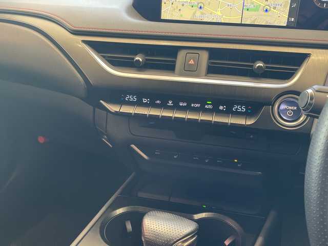 レクサス ＵＸ 250h Fスポーツ 埼玉県 2019(平31)年 2.5万km マーキュリーグレーマイカ 衝突軽減ブレーキ /純正ナビ/　CD/DVD/BT/フルセグ /バック/フロント/サイドカメラ /パワーバックドア /レーダークルーズコントロール /LED /革シート /メモリーシート /シートヒーター /ワイヤレス充電 /ステアリングヒーター/パドルシフト /純正ETC2.0 /禁煙