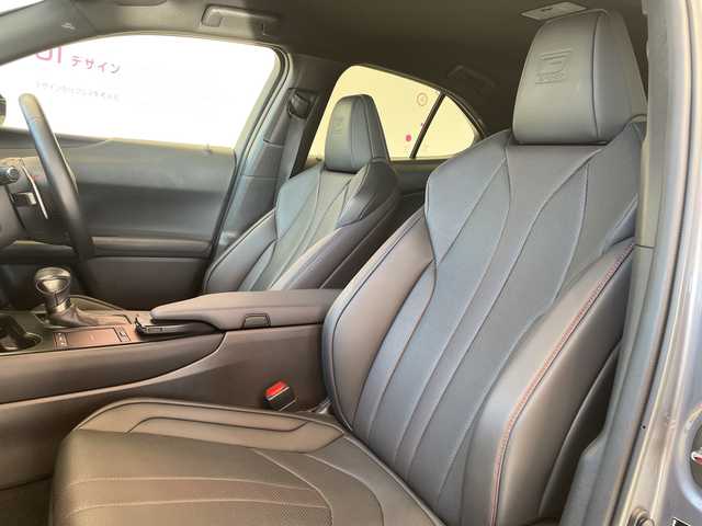 レクサス ＵＸ 250h Fスポーツ 埼玉県 2019(平31)年 2.5万km マーキュリーグレーマイカ 衝突軽減ブレーキ /純正ナビ/　CD/DVD/BT/フルセグ /バック/フロント/サイドカメラ /パワーバックドア /レーダークルーズコントロール /LED /革シート /メモリーシート /シートヒーター /ワイヤレス充電 /ステアリングヒーター/パドルシフト /純正ETC2.0 /禁煙