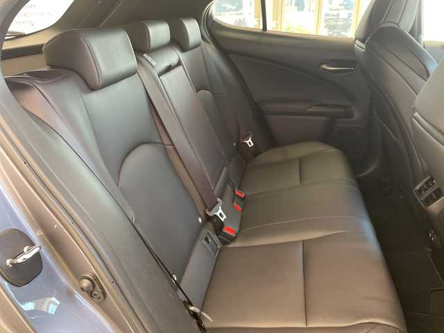 レクサス ＵＸ 250h Fスポーツ 埼玉県 2019(平31)年 2.5万km マーキュリーグレーマイカ 衝突軽減ブレーキ /純正ナビ/　CD/DVD/BT/フルセグ /バック/フロント/サイドカメラ /パワーバックドア /レーダークルーズコントロール /LED /革シート /メモリーシート /シートヒーター /ワイヤレス充電 /ステアリングヒーター/パドルシフト /純正ETC2.0 /禁煙