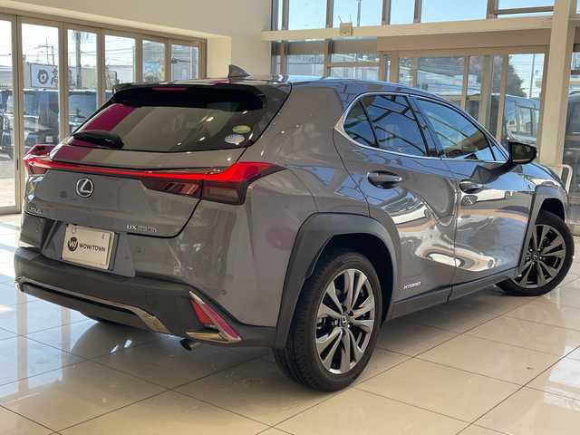 レクサス ＵＸ 250h Fスポーツ 埼玉県 2019(平31)年 2.5万km マーキュリーグレーマイカ 衝突軽減ブレーキ /純正ナビ/　CD/DVD/BT/フルセグ /バック/フロント/サイドカメラ /パワーバックドア /レーダークルーズコントロール /LED /革シート /メモリーシート /シートヒーター /ワイヤレス充電 /ステアリングヒーター/パドルシフト /純正ETC2.0 /禁煙