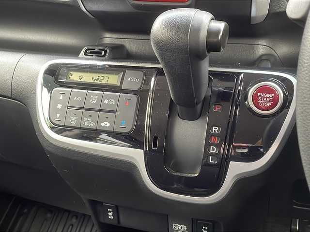 ホンダ Ｎ ＢＯＸ G Lパッケージ 新潟県 2015(平27)年 5.4万km プレミアムホワイトパールⅡ 4WD/メモリナビ:VXM-155VSi/（Bluetooth/FM/AM/ワンセグ）/バックカメラ/D/N席シートヒーター/両側パワースライドドア/純正14インチアルミホイール/プッシュスタート/ドアバイザー/社外ETC/HIDヘッドライト/オートライト/オートエアコン/衝突軽減ブレーキ