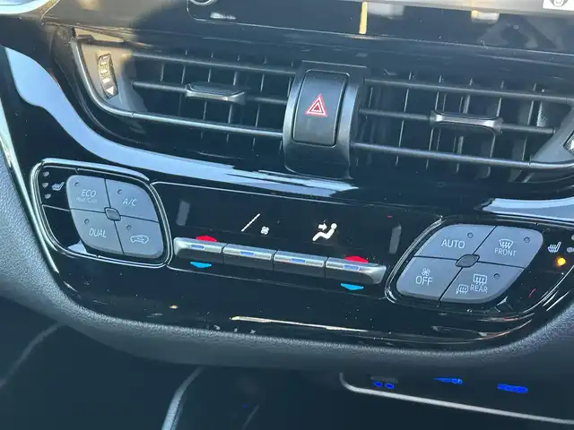 トヨタ Ｃ－ＨＲ S－T GRスポーツ 京都府 2020(令2)年 1.5万km ホワイトパールクリスタルシャイン  ワンオーナー/ 純正ディスプレイオーディオ/　・ナビ機能/　・BTオーディオ/　・AM/FM/　・全方位カメラ/ ハーフレザーシート/　・前席シートヒーター/ トヨタセーフティセンス/　・衝突軽減ブレーキ/　・車線逸脱警報/　・BSM/　・標識認識/　・オートハイビーム/　・レーダークルーズコントロール/　・ブレーキホールド/ ドライブレコーダー/ Bin ETC/ レーダー/ 純正フロアマット/ LEDヘッドライト/ フォグライト/ 純正19インチアルミホイール