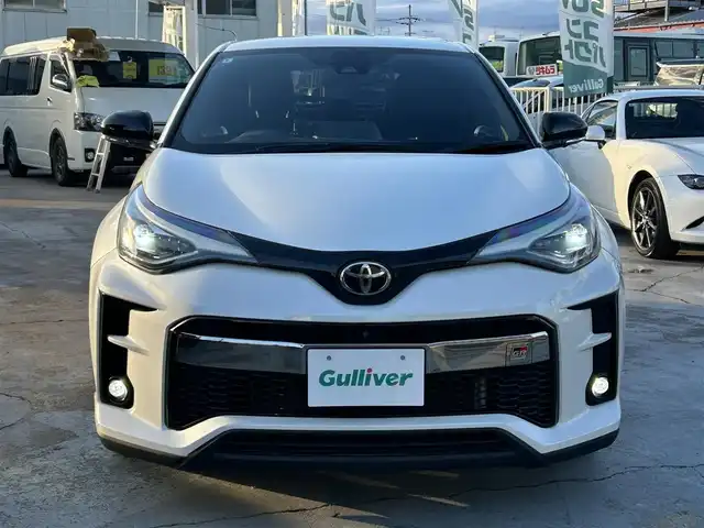 トヨタ Ｃ－ＨＲ S－T GRスポーツ 京都府 2020(令2)年 1.5万km ホワイトパールクリスタルシャイン  ワンオーナー/ 純正ディスプレイオーディオ/　・ナビ機能/　・BTオーディオ/　・AM/FM/　・全方位カメラ/ ハーフレザーシート/　・前席シートヒーター/ トヨタセーフティセンス/　・衝突軽減ブレーキ/　・車線逸脱警報/　・BSM/　・標識認識/　・オートハイビーム/　・レーダークルーズコントロール/　・ブレーキホールド/ ドライブレコーダー/ Bin ETC/ レーダー/ 純正フロアマット/ LEDヘッドライト/ フォグライト/ 純正19インチアルミホイール