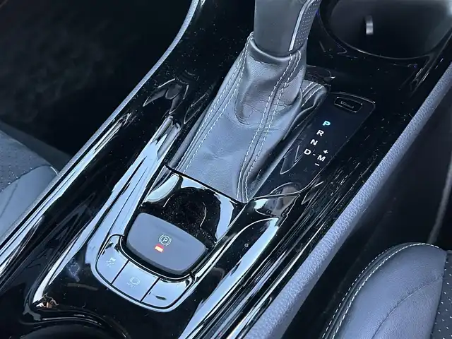 トヨタ Ｃ－ＨＲ S－T GRスポーツ 京都府 2020(令2)年 1.5万km ホワイトパールクリスタルシャイン  ワンオーナー/ 純正ディスプレイオーディオ/　・ナビ機能/　・BTオーディオ/　・AM/FM/　・全方位カメラ/ ハーフレザーシート/　・前席シートヒーター/ トヨタセーフティセンス/　・衝突軽減ブレーキ/　・車線逸脱警報/　・BSM/　・標識認識/　・オートハイビーム/　・レーダークルーズコントロール/　・ブレーキホールド/ ドライブレコーダー/ Bin ETC/ レーダー/ 純正フロアマット/ LEDヘッドライト/ フォグライト/ 純正19インチアルミホイール