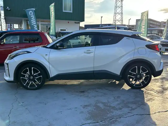 トヨタ Ｃ－ＨＲ S－T GRスポーツ 京都府 2020(令2)年 1.5万km ホワイトパールクリスタルシャイン  ワンオーナー/ 純正ディスプレイオーディオ/　・ナビ機能/　・BTオーディオ/　・AM/FM/　・全方位カメラ/ ハーフレザーシート/　・前席シートヒーター/ トヨタセーフティセンス/　・衝突軽減ブレーキ/　・車線逸脱警報/　・BSM/　・標識認識/　・オートハイビーム/　・レーダークルーズコントロール/　・ブレーキホールド/ ドライブレコーダー/ Bin ETC/ レーダー/ 純正フロアマット/ LEDヘッドライト/ フォグライト/ 純正19インチアルミホイール