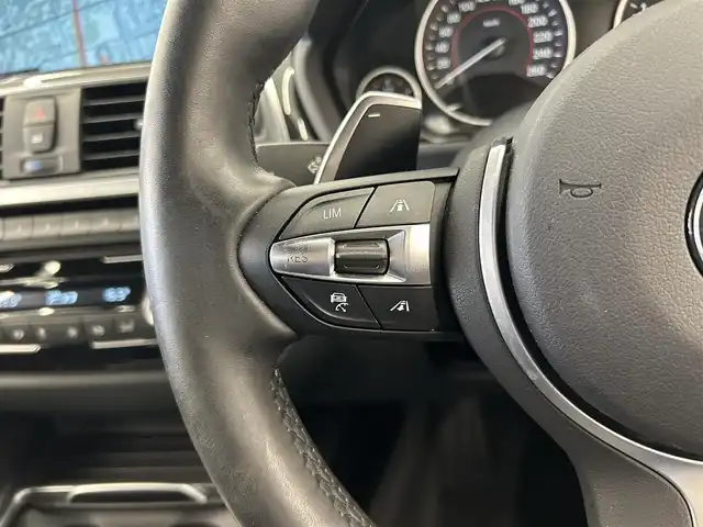 ＢＭＷ ３２０ｄ Mスポーツ 岡山県 2018(平30)年 3.2万km アルピンホワイトⅢ BMW純正iDrive/社外地デジ（フルセグ）/リアカメラ/BMWアシスタンス/エマージェンシーサービス/カスタマーインタラクション/シートヒーター/パドルシフト/パーキングベンチレーション/ACC/スピードリミッター/インテリアライト/ドラレコ（F）/インテリジェントセーフティー/・衝突警告/・歩行者警告/・車線逸脱警告/・車線変更警告/オートライト/オートワイパー/フォグライト/ミラー一体型ETC/SOSコール/フットオープナー/PDC（F/R）/ポプラウッドトリム