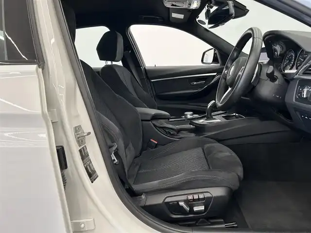 ＢＭＷ ３２０ｄ Mスポーツ 岡山県 2018(平30)年 3.2万km アルピンホワイトⅢ BMW純正iDrive/社外地デジ（フルセグ）/リアカメラ/BMWアシスタンス/エマージェンシーサービス/カスタマーインタラクション/シートヒーター/パドルシフト/パーキングベンチレーション/ACC/スピードリミッター/インテリアライト/ドラレコ（F）/インテリジェントセーフティー/・衝突警告/・歩行者警告/・車線逸脱警告/・車線変更警告/オートライト/オートワイパー/フォグライト/ミラー一体型ETC/SOSコール/フットオープナー/PDC（F/R）/ポプラウッドトリム