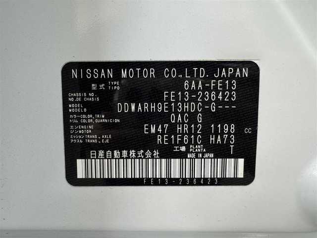 日産 オーラ G レザーエディション 香川県 2022(令4)年 3.8万km ピュアホワイトパール e-POWER（発電用エンジン/モーター駆動）/FF/フロアe-CVT/純正 9型ナビ MJ321D-L/（iPod/SD/FM/AM/TV/USB/Bluetooth/CD/DVD/REC AUDIO/ドラレコ）/インテリジェント アラウンドビューモニター（移動物検知機能付）/ドライブレコーダー 前後/ビルトイン ETC2.0/安全装備/・インテリジェント エマージェンシーブレーキ/・踏み間違い衝突防止アシスト/・標識検知機能（進入禁止、最高速度、一時停止）/・インテリジェント FCW（前方衝突予測警報）/・LDW（車線逸脱警報）/・インテリジェント DA（ふらつき警報）/・インテリジェント LI（車線逸脱防止支援システム）/・フロント & バックソナー/・インテリジェント BSI（後側方衝突防止支援システム）/・BSW（後側方車両検知警報）/・RCTA（後退時車両検知警報）/装備/・本革シート/・インテリジェント ルームミラー（デジタルインナーミラー）/・LEDヘッドライト/・アダプティブLEDヘッドライト（ハイビームアシスト付）/・電動パーキングブレーキ/・オートブレーキホールド/・USB電源ソケット/・純正17inAW/・保/取/ナビ取/ドラレコ取/・予備インテリキーx1
