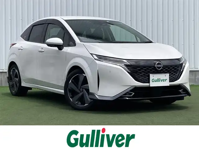 日産 オーラ G レザーエディション 香川県 2022(令4)年 3.8万km ピュアホワイトパール e-POWER（発電用エンジン/モーター駆動）/FF/フロアe-CVT/純正 9型ナビ MJ321D-L/（iPod/SD/FM/AM/TV/USB/Bluetooth/CD/DVD/REC AUDIO/ドラレコ）/インテリジェント アラウンドビューモニター（移動物検知機能付）/ドライブレコーダー 前後/ビルトイン ETC2.0/安全装備/・インテリジェント エマージェンシーブレーキ/・踏み間違い衝突防止アシスト/・標識検知機能（進入禁止、最高速度、一時停止）/・インテリジェント FCW（前方衝突予測警報）/・LDW（車線逸脱警報）/・インテリジェント DA（ふらつき警報）/・インテリジェント LI（車線逸脱防止支援システム）/・フロント & バックソナー/・インテリジェント BSI（後側方衝突防止支援システム）/・BSW（後側方車両検知警報）/・RCTA（後退時車両検知警報）/装備/・本革シート/・インテリジェント ルームミラー（デジタルインナーミラー）/・LEDヘッドライト/・アダプティブLEDヘッドライト（ハイビームアシスト付）/・電動パーキングブレーキ/・オートブレーキホールド/・USB電源ソケット/・純正17inAW/・保/取/ナビ取/ドラレコ取/・予備インテリキーx1
