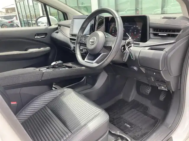 日産 オーラ G レザーエディション 香川県 2022(令4)年 3.8万km ピュアホワイトパール e-POWER（発電用エンジン/モーター駆動）/FF/フロアe-CVT/純正 9型ナビ MJ321D-L/（iPod/SD/FM/AM/TV/USB/Bluetooth/CD/DVD/REC AUDIO/ドラレコ）/インテリジェント アラウンドビューモニター（移動物検知機能付）/ドライブレコーダー 前後/ビルトイン ETC2.0/安全装備/・インテリジェント エマージェンシーブレーキ/・踏み間違い衝突防止アシスト/・標識検知機能（進入禁止、最高速度、一時停止）/・インテリジェント FCW（前方衝突予測警報）/・LDW（車線逸脱警報）/・インテリジェント DA（ふらつき警報）/・インテリジェント LI（車線逸脱防止支援システム）/・フロント & バックソナー/・インテリジェント BSI（後側方衝突防止支援システム）/・BSW（後側方車両検知警報）/・RCTA（後退時車両検知警報）/装備/・本革シート/・インテリジェント ルームミラー（デジタルインナーミラー）/・LEDヘッドライト/・アダプティブLEDヘッドライト（ハイビームアシスト付）/・電動パーキングブレーキ/・オートブレーキホールド/・USB電源ソケット/・純正17inAW/・保/取/ナビ取/ドラレコ取/・予備インテリキーx1