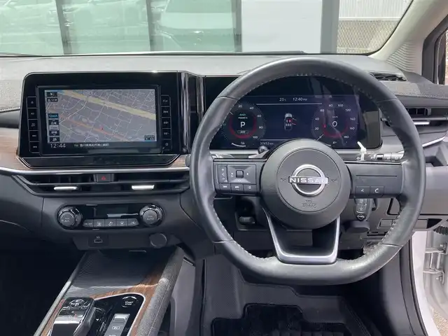 日産 オーラ G レザーエディション 香川県 2022(令4)年 3.8万km ピュアホワイトパール e-POWER（発電用エンジン/モーター駆動）/FF/フロアe-CVT/純正 9型ナビ MJ321D-L/（iPod/SD/FM/AM/TV/USB/Bluetooth/CD/DVD/REC AUDIO/ドラレコ）/インテリジェント アラウンドビューモニター（移動物検知機能付）/ドライブレコーダー 前後/ビルトイン ETC2.0/安全装備/・インテリジェント エマージェンシーブレーキ/・踏み間違い衝突防止アシスト/・標識検知機能（進入禁止、最高速度、一時停止）/・インテリジェント FCW（前方衝突予測警報）/・LDW（車線逸脱警報）/・インテリジェント DA（ふらつき警報）/・インテリジェント LI（車線逸脱防止支援システム）/・フロント & バックソナー/・インテリジェント BSI（後側方衝突防止支援システム）/・BSW（後側方車両検知警報）/・RCTA（後退時車両検知警報）/装備/・本革シート/・インテリジェント ルームミラー（デジタルインナーミラー）/・LEDヘッドライト/・アダプティブLEDヘッドライト（ハイビームアシスト付）/・電動パーキングブレーキ/・オートブレーキホールド/・USB電源ソケット/・純正17inAW/・保/取/ナビ取/ドラレコ取/・予備インテリキーx1