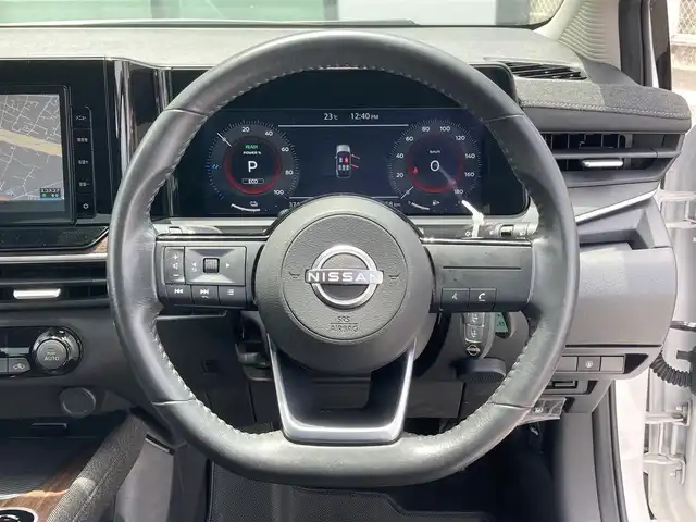 日産 オーラ G レザーエディション 香川県 2022(令4)年 3.8万km ピュアホワイトパール e-POWER（発電用エンジン/モーター駆動）/FF/フロアe-CVT/純正 9型ナビ MJ321D-L/（iPod/SD/FM/AM/TV/USB/Bluetooth/CD/DVD/REC AUDIO/ドラレコ）/インテリジェント アラウンドビューモニター（移動物検知機能付）/ドライブレコーダー 前後/ビルトイン ETC2.0/安全装備/・インテリジェント エマージェンシーブレーキ/・踏み間違い衝突防止アシスト/・標識検知機能（進入禁止、最高速度、一時停止）/・インテリジェント FCW（前方衝突予測警報）/・LDW（車線逸脱警報）/・インテリジェント DA（ふらつき警報）/・インテリジェント LI（車線逸脱防止支援システム）/・フロント & バックソナー/・インテリジェント BSI（後側方衝突防止支援システム）/・BSW（後側方車両検知警報）/・RCTA（後退時車両検知警報）/装備/・本革シート/・インテリジェント ルームミラー（デジタルインナーミラー）/・LEDヘッドライト/・アダプティブLEDヘッドライト（ハイビームアシスト付）/・電動パーキングブレーキ/・オートブレーキホールド/・USB電源ソケット/・純正17inAW/・保/取/ナビ取/ドラレコ取/・予備インテリキーx1