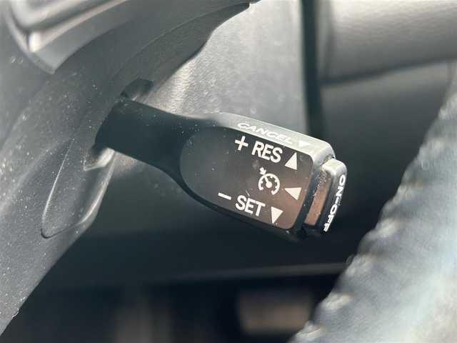 トヨタ ハリアー プレミアム スタイルモーヴ 愛媛県 2015(平27)年 7.3万km ホワイトパールクリスタルシャイン プッシュスタート/社外メモリナビ（AM/FM/CD/DVD/Bluetooth/フルセグTV）/バックカメラ/ETC/クルーズコントロール/パワーバックドア/シートヒーター/パワーシート/横滑り防止装置/レーンキープアシスト/オートライト/オートマチックハイビーム