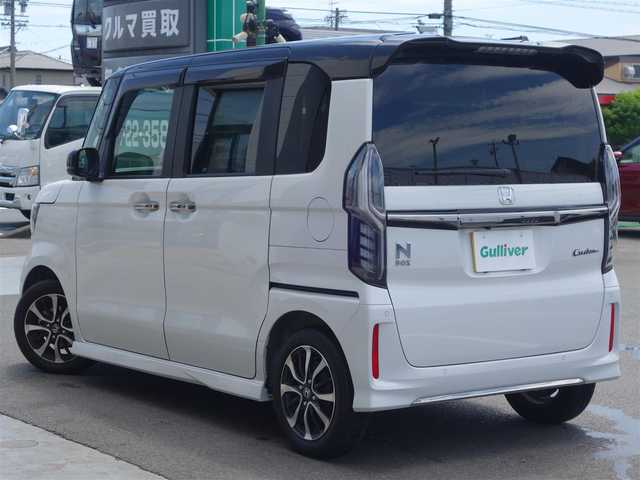 ホンダ Ｎ ＢＯＸ カスタム L コーディネートスタイル 静岡県 2022(令4)年 1.1万km パールⅡ ワンオーナー／禁煙車/走行距離11千キロ/ホンダセンシング/　・衝突軽減ブレーキ/　・誤発進抑制機能/　・後方誤発進抑制機能/　・歩行者事故低減ステアリング/　・路外逸脱抑制機能/　・先行車発進のお知らせ機能/　・標識認識機能/　・オートハイビーム/　・アダクティブクルーズコントロール/Gathers 9インチSDナビ/　CD/DVD/BT/USB/Music Rack/フルセグTV/バックカメラ/ETC/前席シートヒーター/両側パラースライドドア/コーナーセンサー（後方）/電子パーキング／オートホールド/ステアリングリモコン/シートバックルテーブル/プッシュスタート／スマートキー/LEDヘッドライト/純正フロアマット／ドアバイザー/取扱説明書／保証書