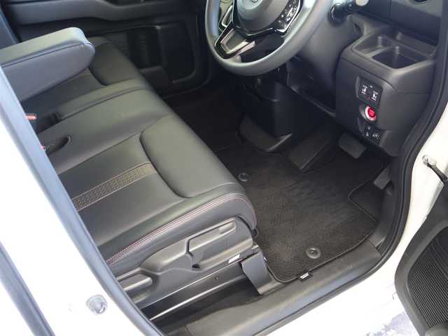 ホンダ Ｎ ＢＯＸ カスタム L コーディネートスタイル 静岡県 2022(令4)年 1.1万km パールⅡ ワンオーナー／禁煙車/走行距離11千キロ/ホンダセンシング/　・衝突軽減ブレーキ/　・誤発進抑制機能/　・後方誤発進抑制機能/　・歩行者事故低減ステアリング/　・路外逸脱抑制機能/　・先行車発進のお知らせ機能/　・標識認識機能/　・オートハイビーム/　・アダクティブクルーズコントロール/Gathers 9インチSDナビ/　CD/DVD/BT/USB/Music Rack/フルセグTV/バックカメラ/ETC/前席シートヒーター/両側パラースライドドア/コーナーセンサー（後方）/電子パーキング／オートホールド/ステアリングリモコン/シートバックルテーブル/プッシュスタート／スマートキー/LEDヘッドライト/純正フロアマット／ドアバイザー/取扱説明書／保証書