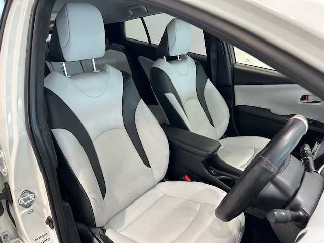 トヨタ プリウス S ツーリングセレクション 宮城県 2016(平28)年 11.7万km ホワイトパールクリスタルシャイン トヨタセーフティセンス/・プリクラッシュセーフティ/・レーンデバーチャーアラート/・ブラインドスポットモニター/・リアクロストラフィックアラート/純正SDナビ/バックカメラ/LEDヘッドライト/ビルドインETC/プッシュスタート/フルセグTV/レザーシート/ヒートシーター/純正フロアマット/純正アルミホイール