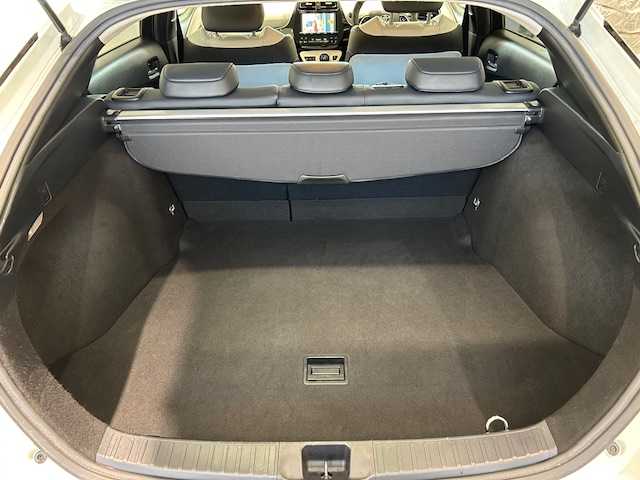 トヨタ プリウス S ツーリングセレクション 宮城県 2016(平28)年 11.7万km ホワイトパールクリスタルシャイン トヨタセーフティセンス/・プリクラッシュセーフティ/・レーンデバーチャーアラート/・ブラインドスポットモニター/・リアクロストラフィックアラート/純正SDナビ/バックカメラ/LEDヘッドライト/ビルドインETC/プッシュスタート/フルセグTV/レザーシート/ヒートシーター/純正フロアマット/純正アルミホイール