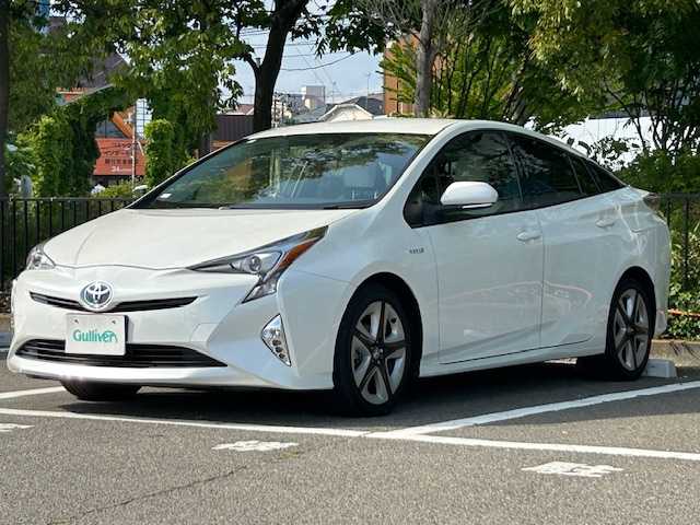 トヨタ プリウス S ツーリングセレクション 宮城県 2016(平28)年 11.7万km ホワイトパールクリスタルシャイン トヨタセーフティセンス/・プリクラッシュセーフティ/・レーンデバーチャーアラート/・ブラインドスポットモニター/・リアクロストラフィックアラート/純正SDナビ/バックカメラ/LEDヘッドライト/ビルドインETC/プッシュスタート/フルセグTV/レザーシート/ヒートシーター/純正フロアマット/純正アルミホイール
