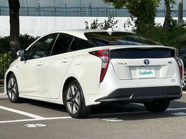 トヨタ プリウス S ツーリングセレクション 宮城県 2016(平28)年 11.7万km ホワイトパールクリスタルシャイン トヨタセーフティセンス/・プリクラッシュセーフティ/・レーンデバーチャーアラート/・ブラインドスポットモニター/・リアクロストラフィックアラート/純正SDナビ/バックカメラ/LEDヘッドライト/ビルドインETC/プッシュスタート/フルセグTV/レザーシート/ヒートシーター/純正フロアマット/純正アルミホイール