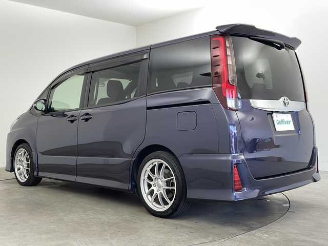 トヨタ ノア Si 兵庫県 2015(平27)年 5.4万km ダークバイオレットマイカメタリック ・ワンオーナー車/・カロッツェリアナビ&TV&BT&CD&DVD/・カロッツェリアフリップダウンモニター/・両側パワースライドドア/・前後ドライブレコーダー/・ビルトインETC/・バックカメラ/・社外18インチアルミホイール/・純正フロアマット/・アイドリングストップ/・LEDライト/・インテリアイルミネーション/・横滑り防止/・アイドリングストップ/・スペアキー