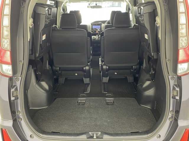 トヨタ ノア Si 兵庫県 2015(平27)年 5.4万km ダークバイオレットマイカメタリック ・ワンオーナー車/・カロッツェリアナビ&TV&BT&CD&DVD/・カロッツェリアフリップダウンモニター/・両側パワースライドドア/・前後ドライブレコーダー/・ビルトインETC/・バックカメラ/・社外18インチアルミホイール/・純正フロアマット/・アイドリングストップ/・LEDライト/・インテリアイルミネーション/・横滑り防止/・アイドリングストップ/・スペアキー
