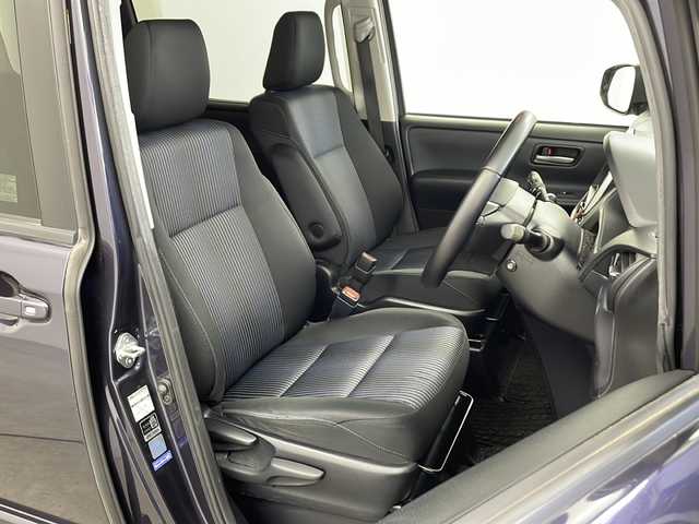 トヨタ ノア Si 兵庫県 2015(平27)年 5.4万km ダークバイオレットマイカメタリック ・ワンオーナー車/・カロッツェリアナビ&TV&BT&CD&DVD/・カロッツェリアフリップダウンモニター/・両側パワースライドドア/・前後ドライブレコーダー/・ビルトインETC/・バックカメラ/・社外18インチアルミホイール/・純正フロアマット/・アイドリングストップ/・LEDライト/・インテリアイルミネーション/・横滑り防止/・アイドリングストップ/・スペアキー