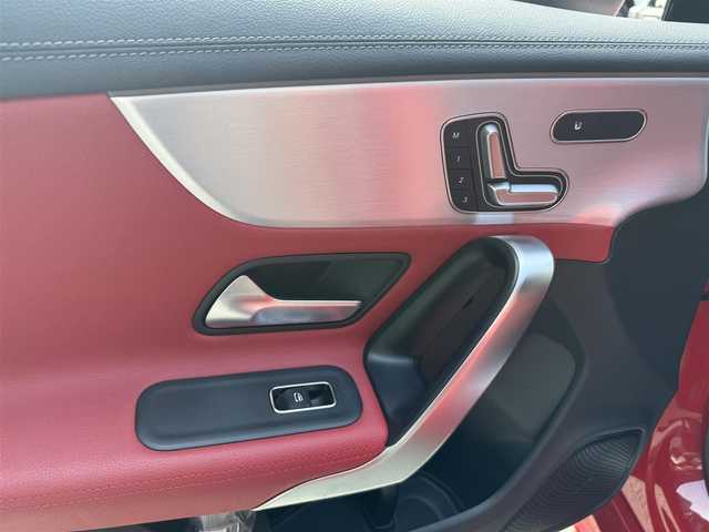 メルセデス・ベンツ ＣＬＡ２００ｄ AMGライン 和歌山県 2019(令1)年 2万km ジュピターレッド ワンオーナー /レザーEXP /アドバンスドパッケージ /赤黒レザー /パノラマSR /純正ナビ /フルセグ /全方位カメラ /HUD /ACC /レーダーSF /コーナーセンサー /マルチビームLED /シートヒーター /キーレスゴー /スペアキー /ETC