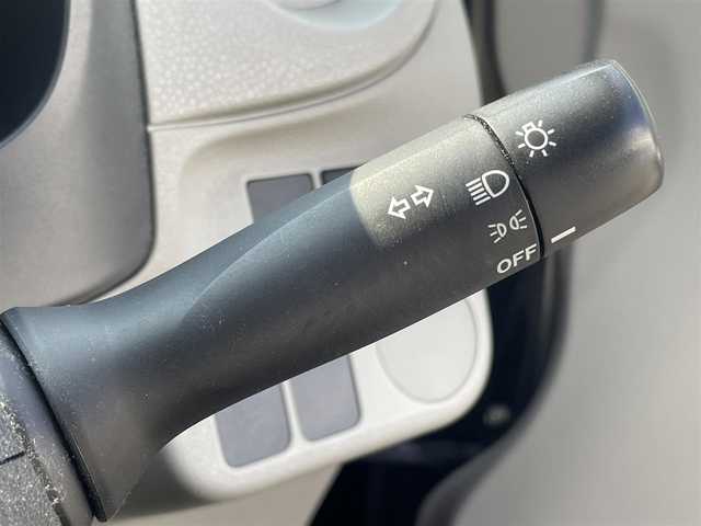 ダイハツ ミラ イース L 熊本県 2012(平24)年 11.7万km ブラックマイカメタリック 純正オーディオ/【ＡＭ／ＦＭ／ＣＤ／ＡＵＸ／ＵＳＢ】/ハロゲンヘッドライト/ヘッドライトレベライザー/純正フロアマット/純正ドアバイザー/純正ホイールキャップ