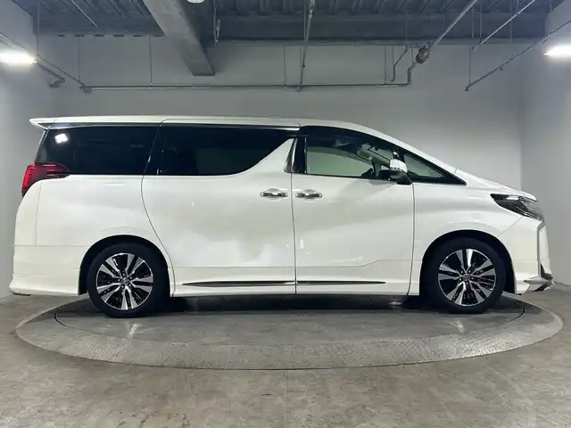 トヨタ アルファード S Cパッケージ 神奈川県 2022(令4)年 3.3万km ホワイトパールクリスタルシャイン トヨタセーフティセンス/純正メーカーナビ/・BT/フルセグTV/MiraCast/AM/FM/バックカメラ/純正フリップダウンモニター/デジタルインナーミラー/ツインムーンルーフ/BSM/レザーシート/パワーシート(D/N/2列目)/シートヒーター(D/N)/ベンチレーション(D/N)/メモリシート(D)/ビルトインETC/前後ドライブレコーダー/電動サイドブレーキ/オートブレーキホールド/電動リアゲート/ウッドコンビ調ステアリング/ステアリングスイッチ/ステアリングヒーター/Autoライト/2列目サンシェード/MTモード/三眼LEDヘッドライト/AFS/フォグランプ/モデリスタ(F/R)/純正フロアマット/純正ドアバイザー/純正18インチアルミホイール