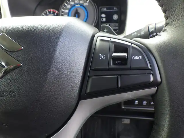 スズキ クロスビー HYBRID MZ 千葉県 2019(平31)年 3.2万km キャラバンアイボリーパールメタリック/ブラック 2トーンルーフ 175/60R16/スズキセーフティサポート/クルーズコントロール/アイドリングストップ/社外メモリーナビ/地デジTV/【DVD/CD再生機能　Bluetooth接続】/バックカメラ/前席シートヒーター/革巻きステアリング/パドルシフト/ETC/LEDヘッドライト/フォグライト/ウインカーミラー/純正16インチアルミホイル/サイド/カーテンエアバッグ/スマートキー