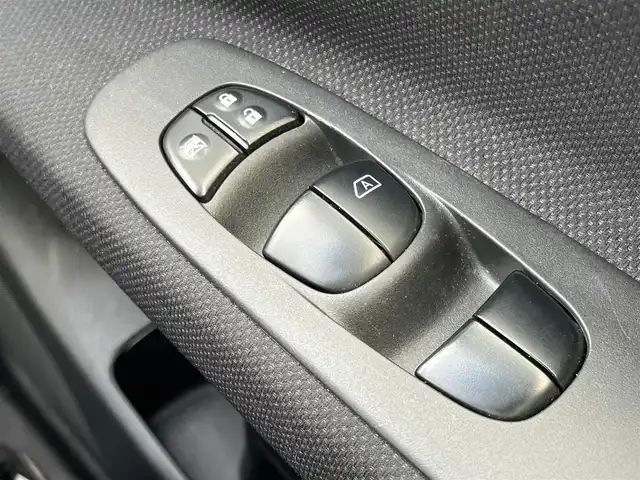 日産 セレナ HWS S HV Vセレ +Sefty 奈良県 2015(平27)年 7.1万km ブリリアントホワイトパール 純正フルセグナビ　/Ｂｌｕｅｔｏｏｔｈ　/ＣＤ／ＤＶＤ　/ＥＴＣ /クルーズコントロール /全方位モニター　/純正フロアマット　/純正ＬＥＤヘッドライト　/レーンキープアシスト　/両側パワースライドドア　/フォグランプ