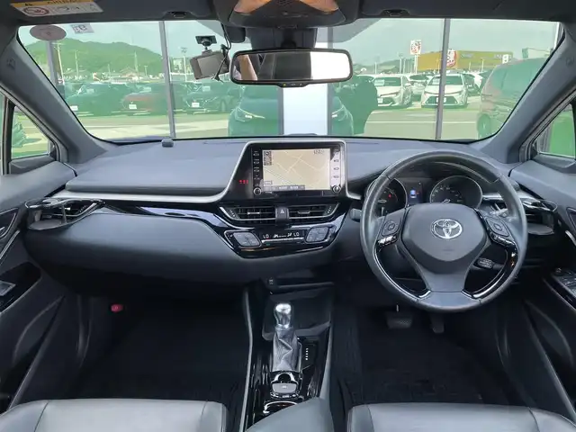 トヨタ Ｃ－ＨＲ G モード ネロ セーフティプラス 香川県 2020(令2)年 5.7万km ブラックマイカ トヨタセーフティーセンス/・プリクラッシュ（衝突軽減）/・LDA（車線逸脱警報）/純正9型ディスプレイオーディオ/・コネクトナビ機能付き/パノラミックビューモニターOP/バックカメラ/ハーフレザーシート/シートヒーター/革巻きステアリング/ステアリングリモコン/レーダークルーズコントロール/LEDヘッドライト/LEDフォグライト/オートハイビーム/オートライト/前後ドライブレコーダー/純正18インチアルミホイール/スマートキー/プッシュスタート