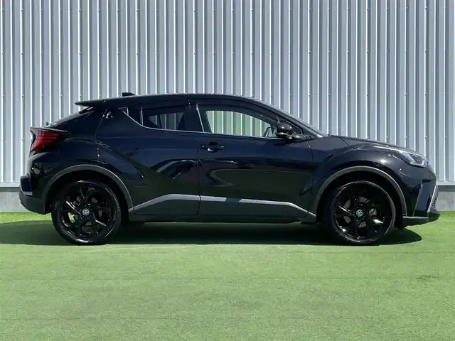 トヨタ Ｃ－ＨＲ G モード ネロ セーフティプラス 香川県 2020(令2)年 5.7万km ブラックマイカ トヨタセーフティーセンス/・プリクラッシュ（衝突軽減）/・LDA（車線逸脱警報）/純正9型ディスプレイオーディオ/・コネクトナビ機能付き/パノラミックビューモニターOP/バックカメラ/ハーフレザーシート/シートヒーター/革巻きステアリング/ステアリングリモコン/レーダークルーズコントロール/LEDヘッドライト/LEDフォグライト/オートハイビーム/オートライト/前後ドライブレコーダー/純正18インチアルミホイール/スマートキー/プッシュスタート