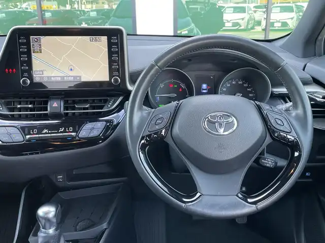 トヨタ Ｃ－ＨＲ G モード ネロ セーフティプラス 香川県 2020(令2)年 5.7万km ブラックマイカ トヨタセーフティーセンス/・プリクラッシュ（衝突軽減）/・LDA（車線逸脱警報）/純正9型ディスプレイオーディオ/・コネクトナビ機能付き/パノラミックビューモニターOP/バックカメラ/ハーフレザーシート/シートヒーター/革巻きステアリング/ステアリングリモコン/レーダークルーズコントロール/LEDヘッドライト/LEDフォグライト/オートハイビーム/オートライト/前後ドライブレコーダー/純正18インチアルミホイール/スマートキー/プッシュスタート