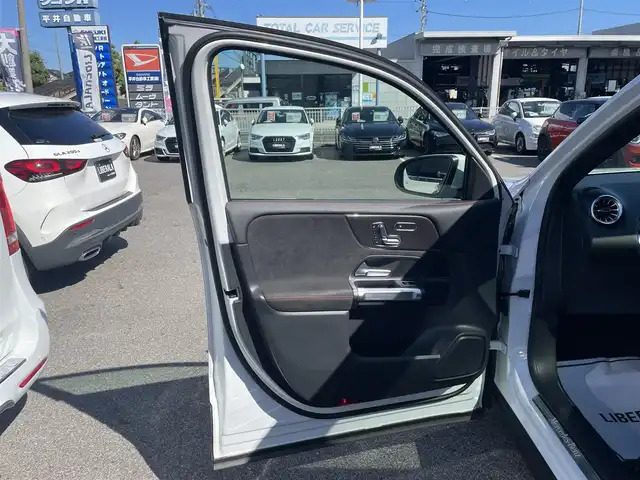 メルセデス・ベンツ Ｍ・ベンツ ＧＬＢ２００ｄ 4マチック AMGライン 滋賀県 2023(令5)年 1.8万km デジタルホワイト サンルーフ　/ＡＭＧライン　/ハーフレザー　/・メモリ付きパワーシート　/・シートヒーター/レーダーセーフティＰＫＧ　/ＡＣＣ　/ＢＳＭ　/３６０°カメラ　/アンビエントライト　/純正ナビ（ＢＴ／ＤＴＶ／ＣａｒＰｌａｙ）/ワイヤレスチャージ/純正19インチAW