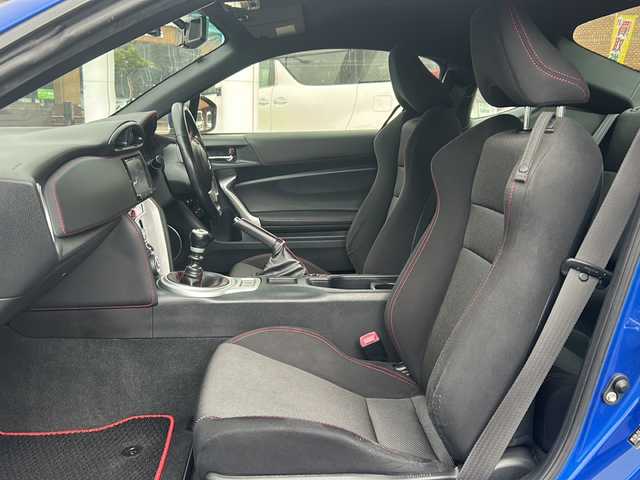 スバル ＢＲＺ S 大阪府 2018(平30)年 7.4万km WRブルーパール 純正ナビ(TV、BT、DVD)/バックカメラ/革巻きステアリング/ステアリングスイッチ/クルーズコントロール/電動格納ミラー/純正17インチアルミホイール/ETC