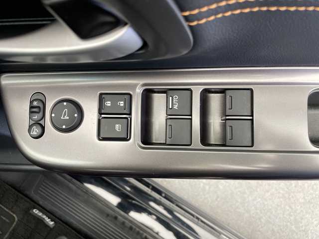 ホンダ フリード ハイブリット クロスター 長野県 2023(令5)年 2.9万km クリスタルブラックパール 純正メモリナビ（型番VXM-234VFi）/（フルセグTV＆CD＆DVD＆SD＆BL＆USB＆iPod＆AUX＆FM・AM）/バックカメラ/ホンダセンシング/・クルーズコントロール（追従あり）/・レーンキープアシスト/・衝突被害軽減システム/・クリアランスソナー/純正エンジンスターター/ビルトインETC/ドライブレコーダー（前後）/両側パワースライドドア/ワイパーデアイサー/LEDヘッドライト/フォグランプ/オートライト/シートヒーター（前席）/2列目サンシェード/純正フロアマット/15インチ純正アルミホイール/ドアバイザー/スマートキー