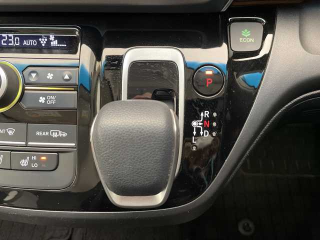 ホンダ フリード ハイブリット クロスター 長野県 2023(令5)年 2.9万km クリスタルブラックパール 純正メモリナビ（型番VXM-234VFi）/（フルセグTV＆CD＆DVD＆SD＆BL＆USB＆iPod＆AUX＆FM・AM）/バックカメラ/ホンダセンシング/・クルーズコントロール（追従あり）/・レーンキープアシスト/・衝突被害軽減システム/・クリアランスソナー/純正エンジンスターター/ビルトインETC/ドライブレコーダー（前後）/両側パワースライドドア/ワイパーデアイサー/LEDヘッドライト/フォグランプ/オートライト/シートヒーター（前席）/2列目サンシェード/純正フロアマット/15インチ純正アルミホイール/ドアバイザー/スマートキー