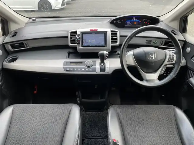 ホンダ フリード ハイブリット ジャストセレクション 埼玉県 2012(平24)年 8.7万km プレミアムブラキッシュパール /ワンオーナー//社外メモリナビ//フルセグTV//バックカメラ//CD/DVD/Bluetooth//両側パワースライドドア//クルーズコントロール//ETC//スマートキー//キセノン//ハーフレザーシート//Wエアバッグ//ABS//横滑り防止装置//ドライブレコーダー//オートライト//プライバシーガラス//無限フロントグリル//純正15インチAW//新車時保証書//取扱説明書//ナビ取説