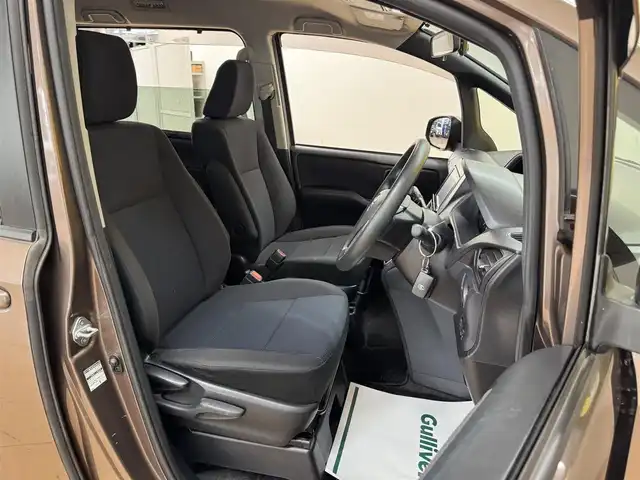 トヨタ ノア X 群馬県 2015(平27)年 7.4万km ダークシェリーマイカM 純正9インチナビ/　フルセグ/BT/CD/DVD/SD/バックカメラ/フリップダウンモニター/両側パワースライドドア/ビルトインETC/ドライブレコーダー/アイドリングストップ/LEDヘッドライト/オートライト/左右独立温度調整オートエアコン/スマートキー/プッシュスタート