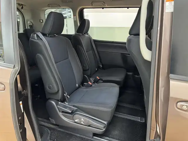 トヨタ ノア X 群馬県 2015(平27)年 7.4万km ダークシェリーマイカM 純正9インチナビ/　フルセグ/BT/CD/DVD/SD/バックカメラ/フリップダウンモニター/両側パワースライドドア/ビルトインETC/ドライブレコーダー/アイドリングストップ/LEDヘッドライト/オートライト/左右独立温度調整オートエアコン/スマートキー/プッシュスタート